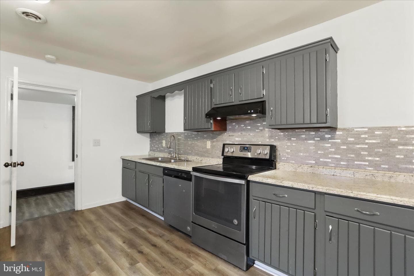 186 Talbott Avenue photo 9