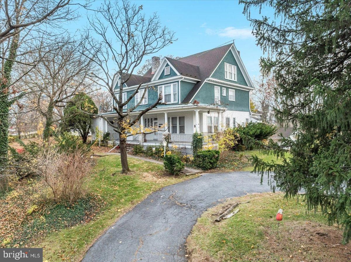 1017 Winchester Avenue, Martinsburg