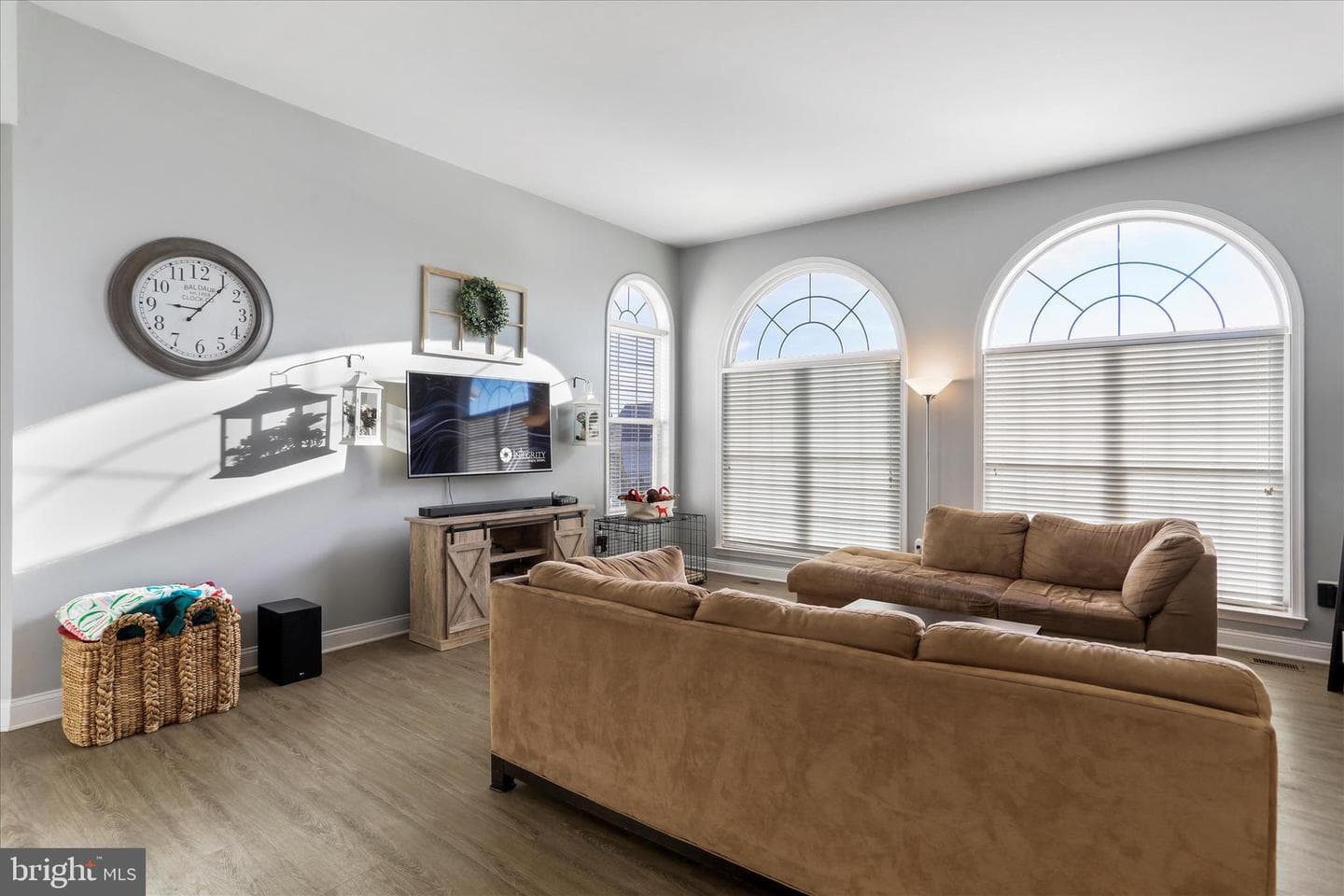 1073 Hallmark Drive photo 11