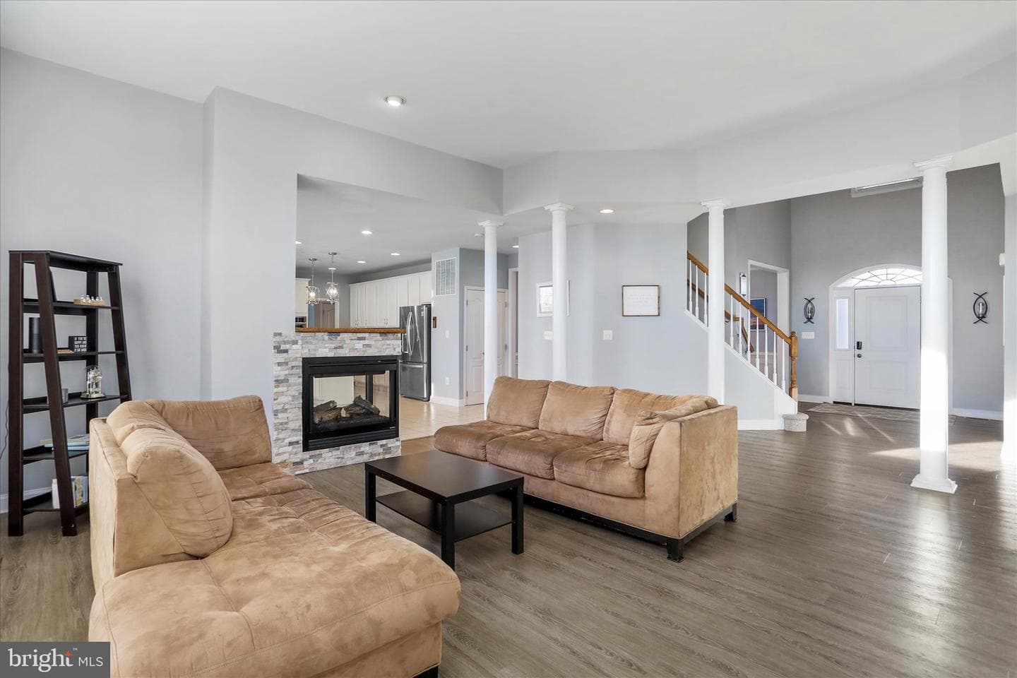 1073 Hallmark Drive photo 24