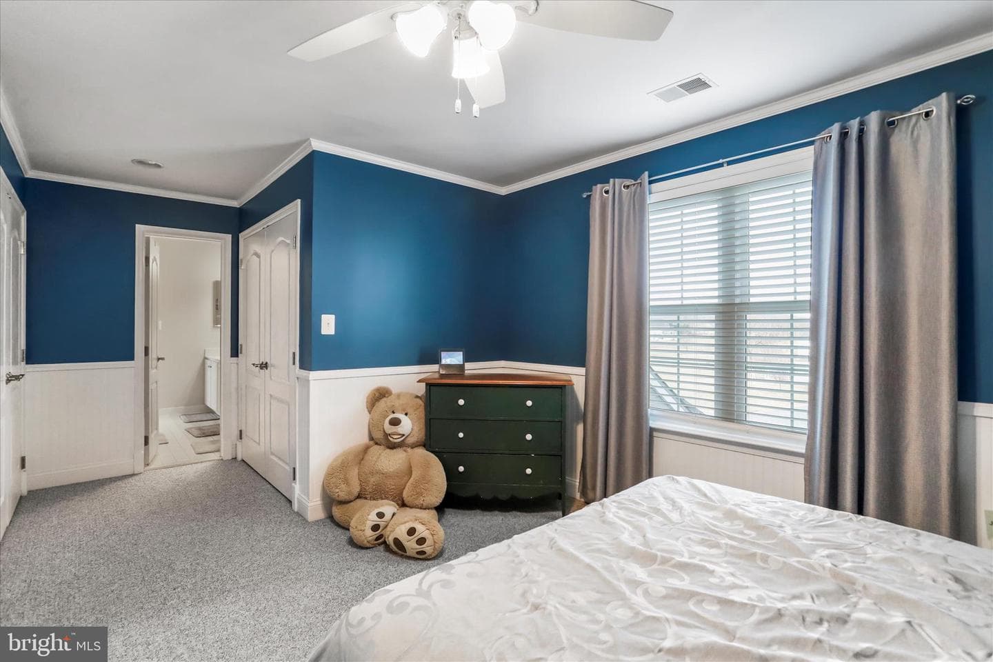 1073 Hallmark Drive photo 27
