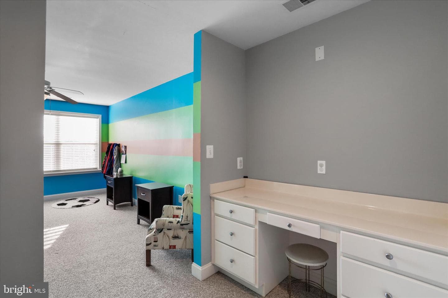 1073 Hallmark Drive photo 34