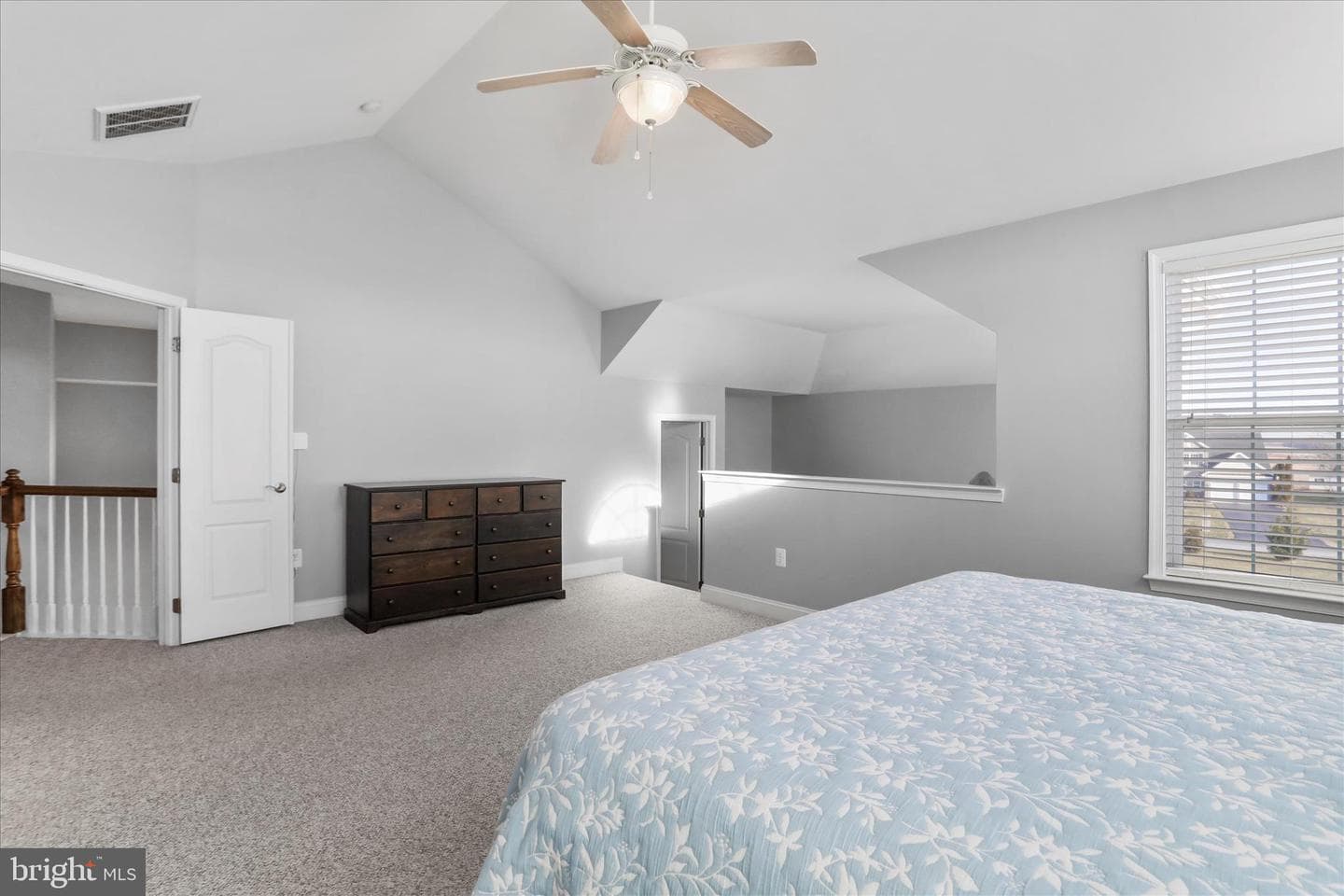 1073 Hallmark Drive photo 35