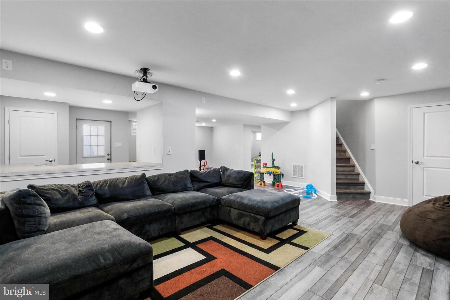 1073 Hallmark Drive photo 41