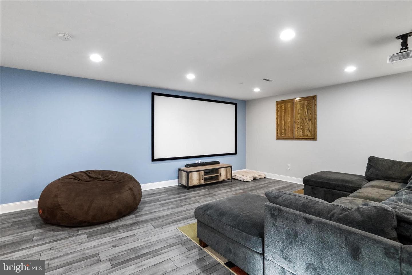 1073 Hallmark Drive photo 42