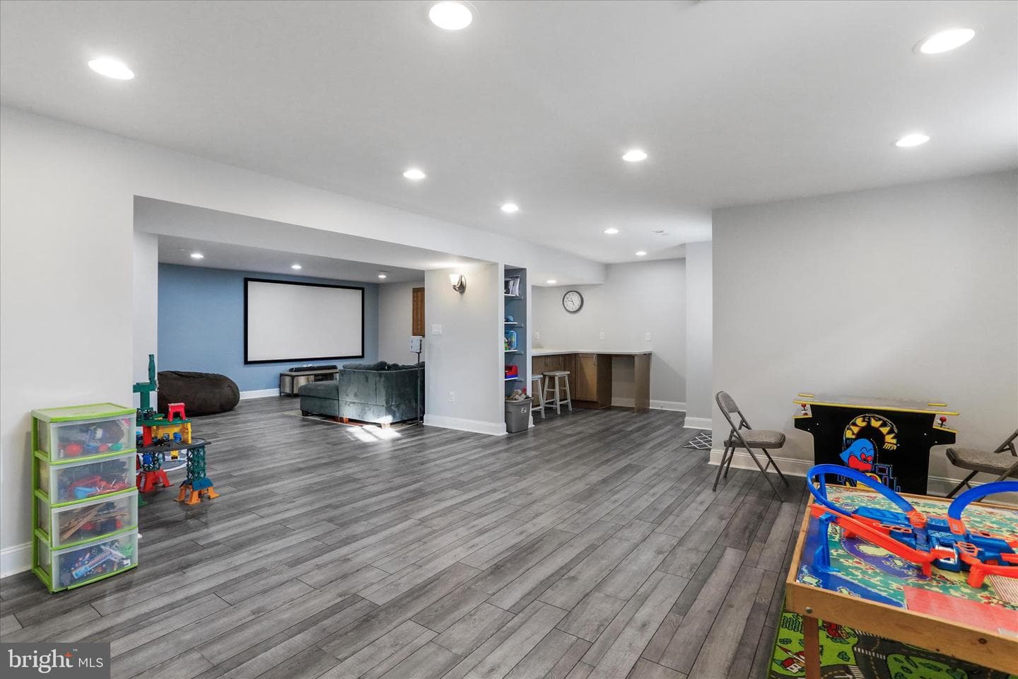 1073 Hallmark Drive photo 44