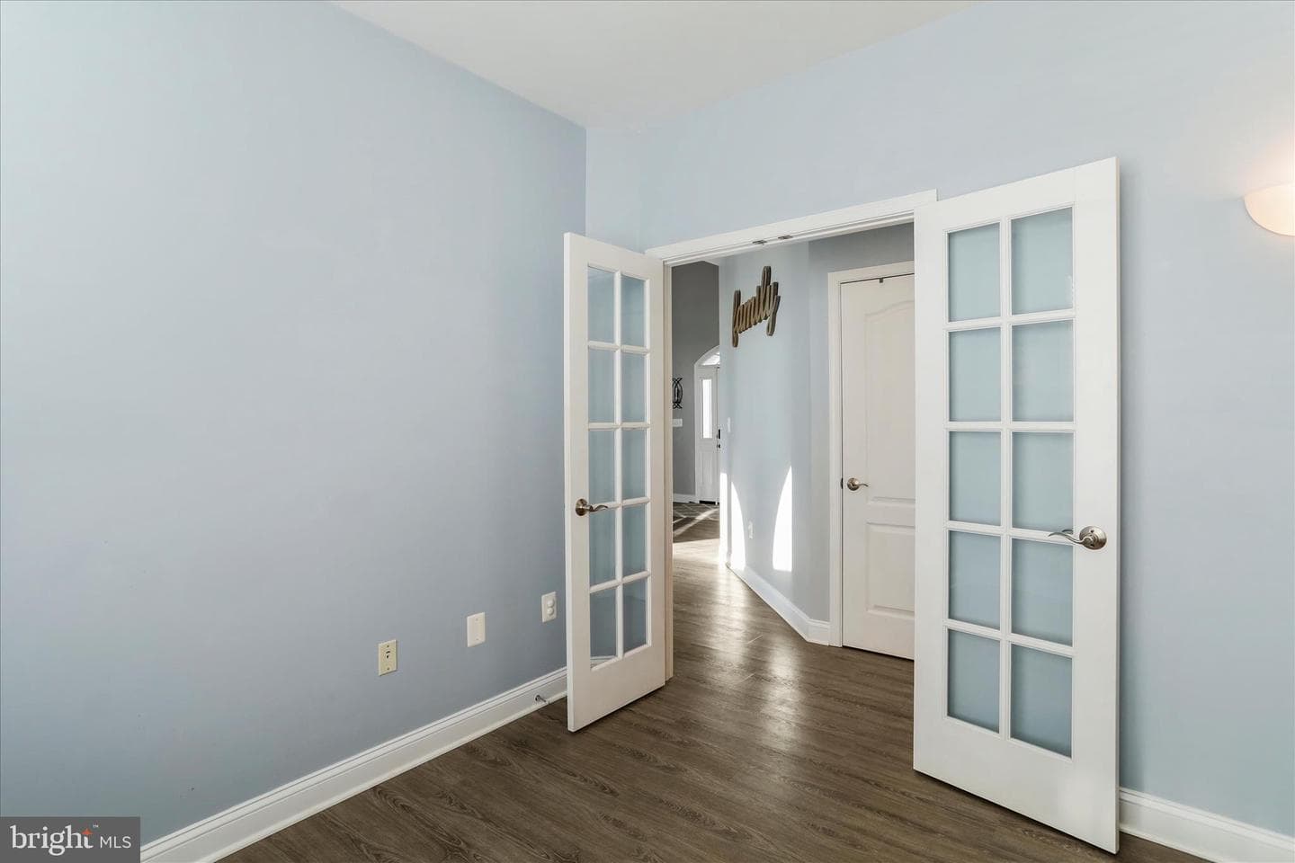 1073 Hallmark Drive photo 5