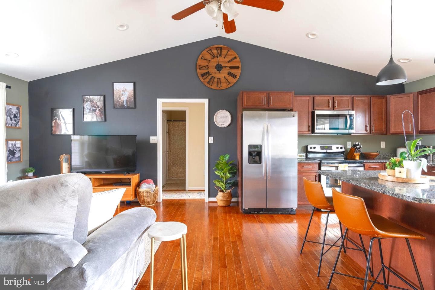 33 Twickenham Drive photo 4