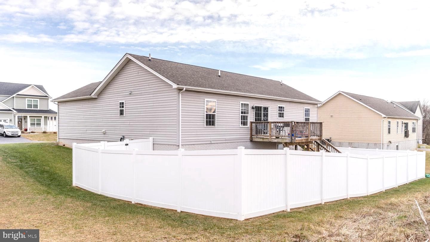 33 Twickenham Drive photo 41