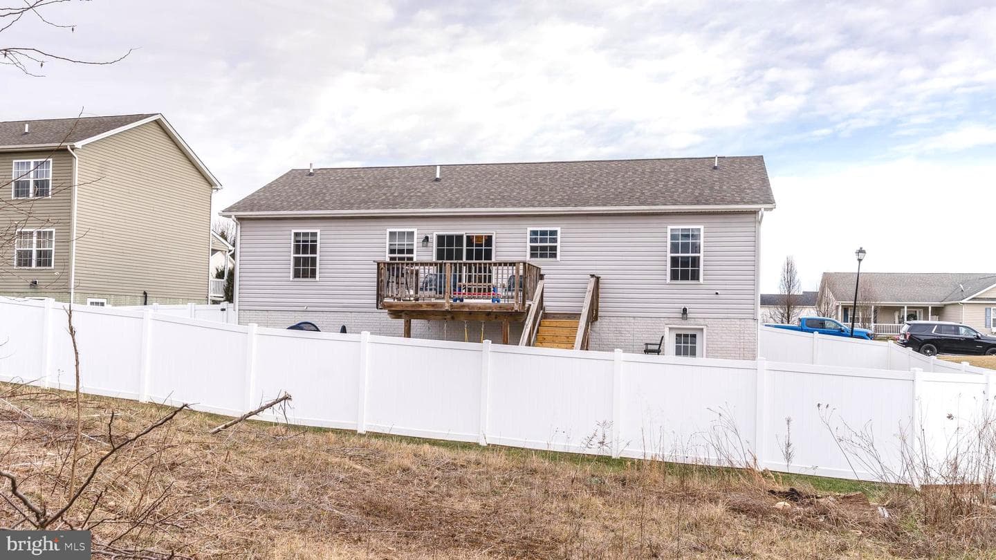 33 Twickenham Drive photo 42