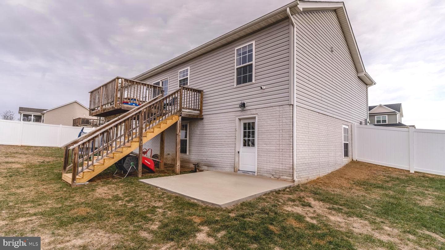 33 Twickenham Drive photo 44