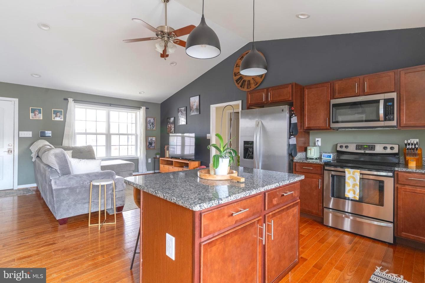 33 Twickenham Drive photo 6