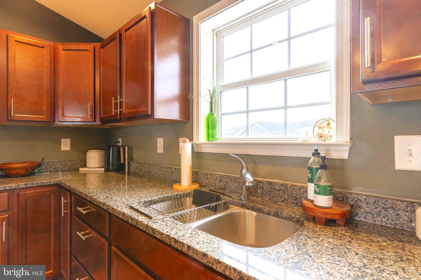33 Twickenham Drive photo 8