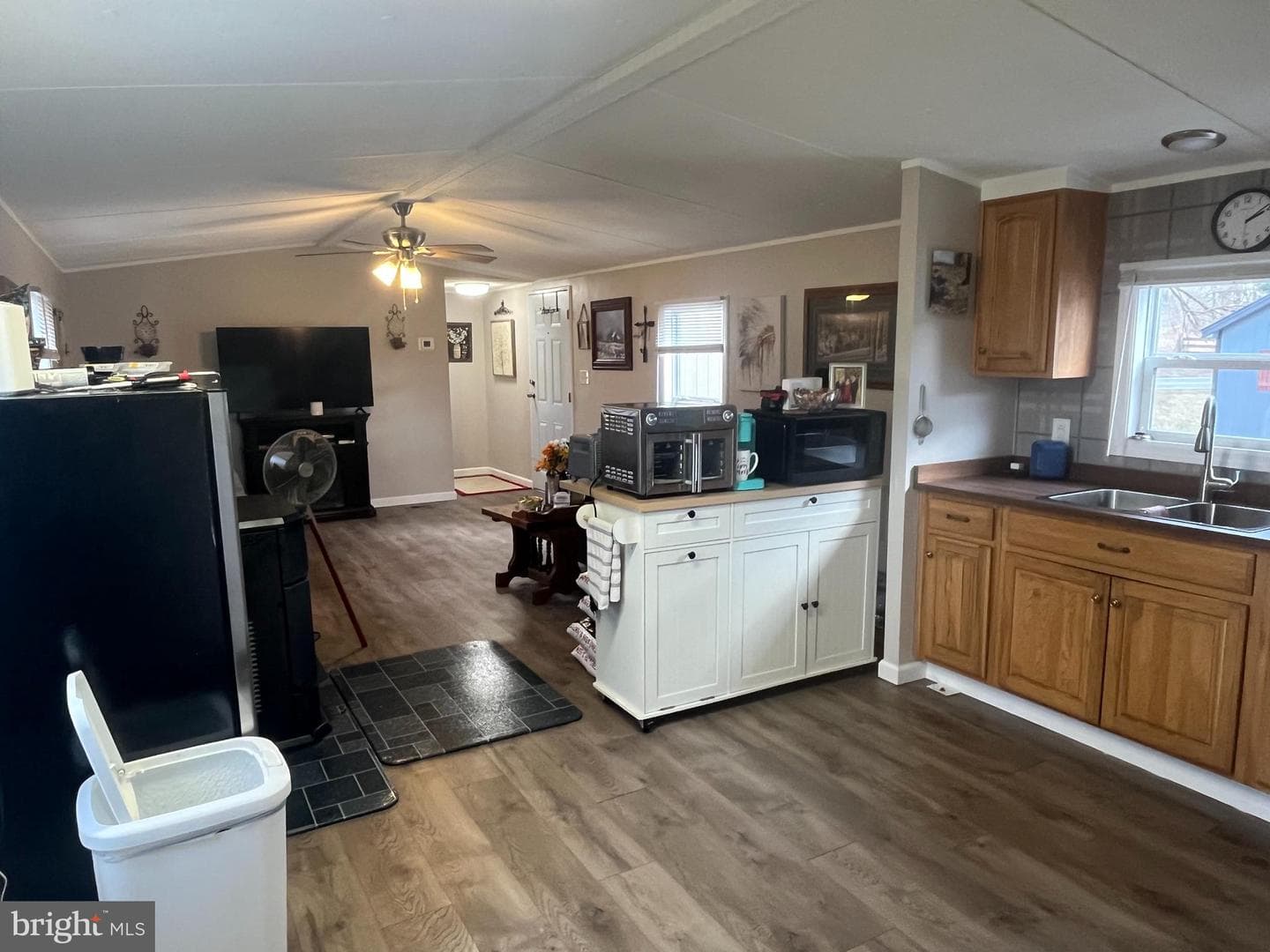 202 Janesa Drive photo 2