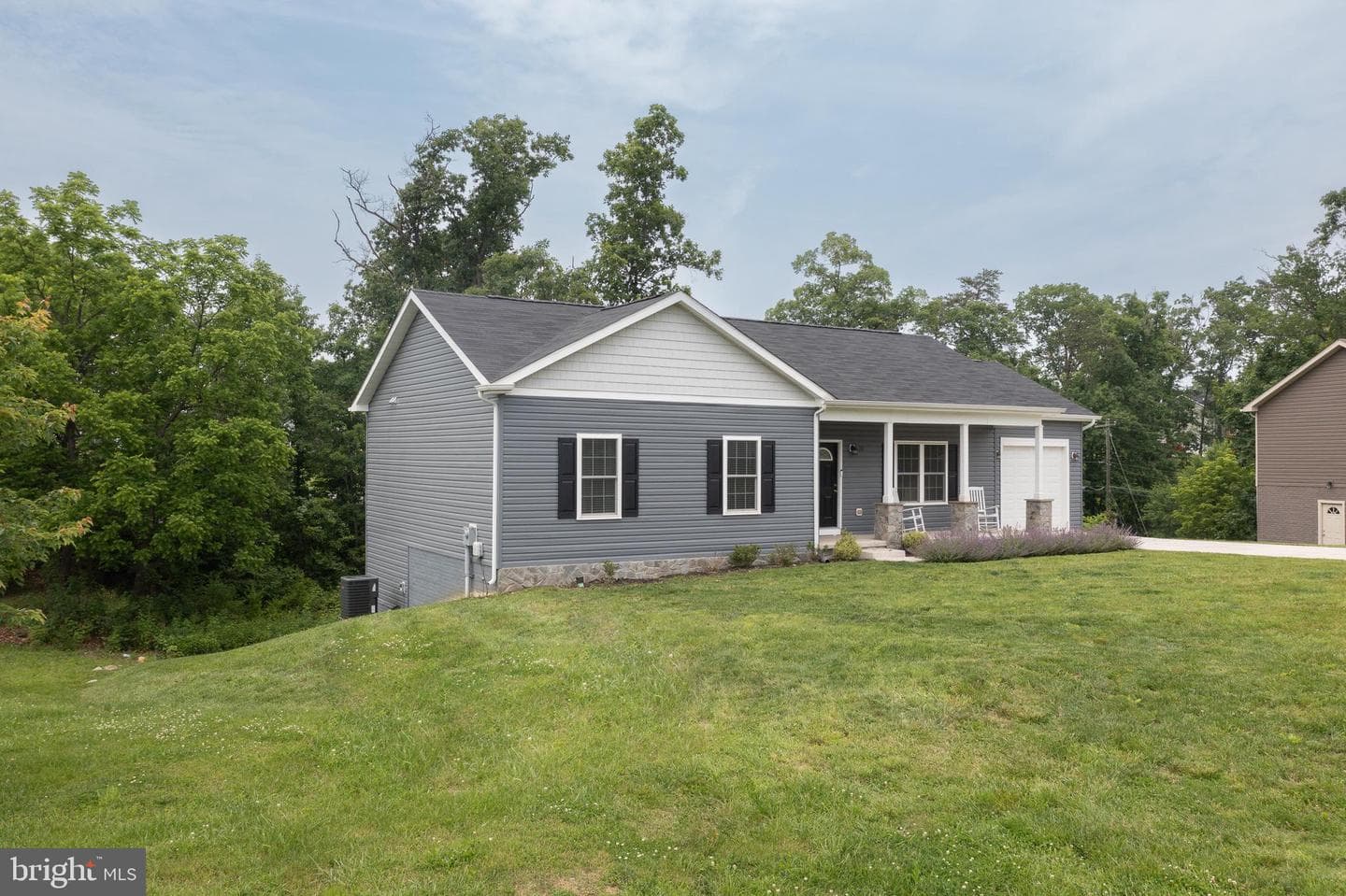 33 Sinker Drive photo 2