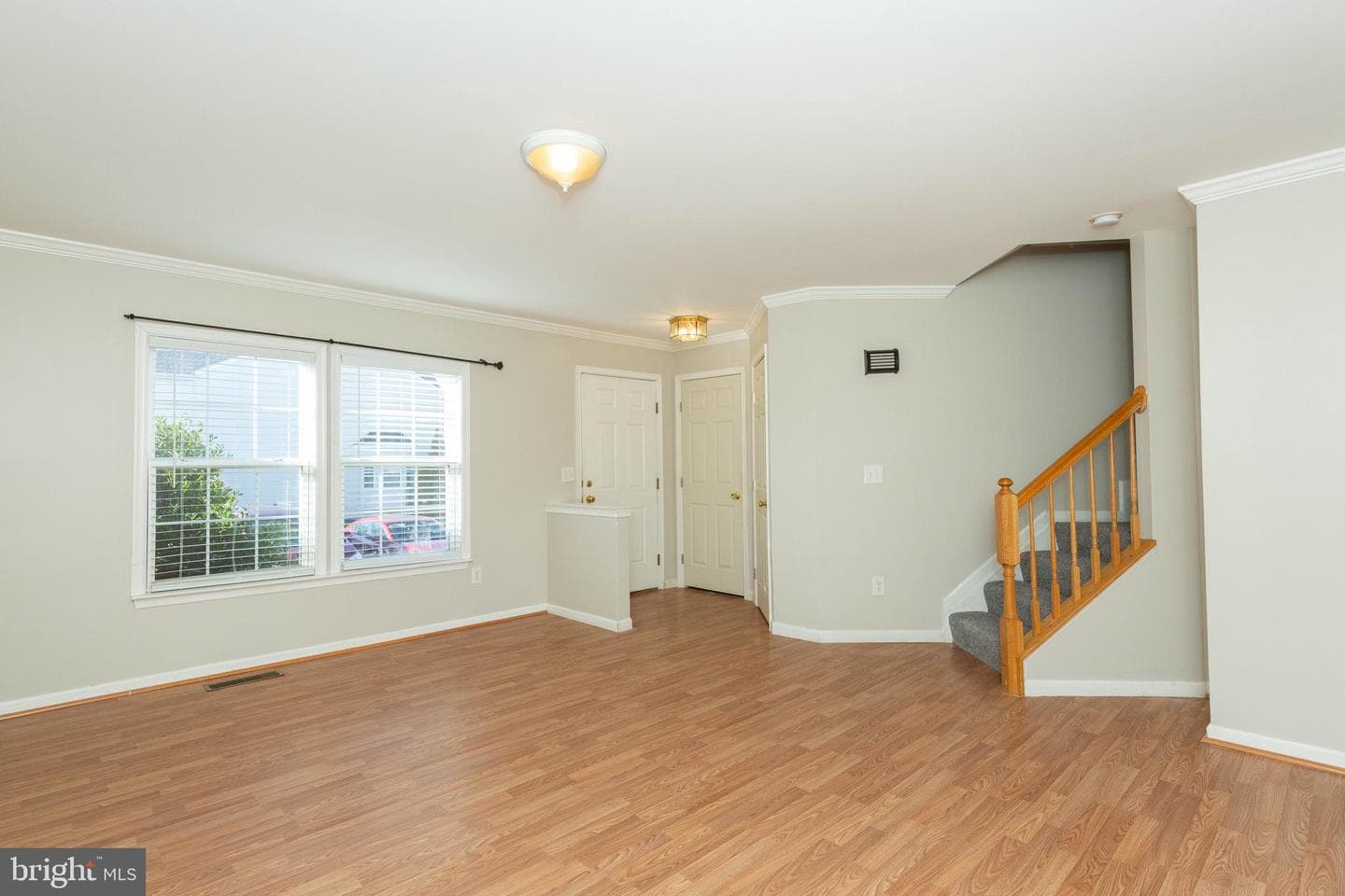 858 Marquette Drive photo 3