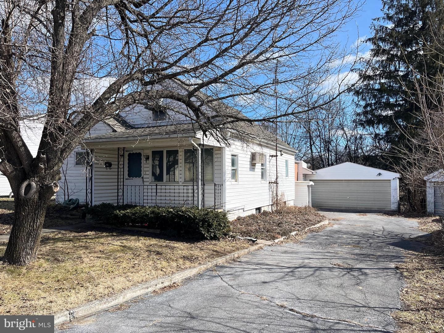 613 Albert Street photo 2