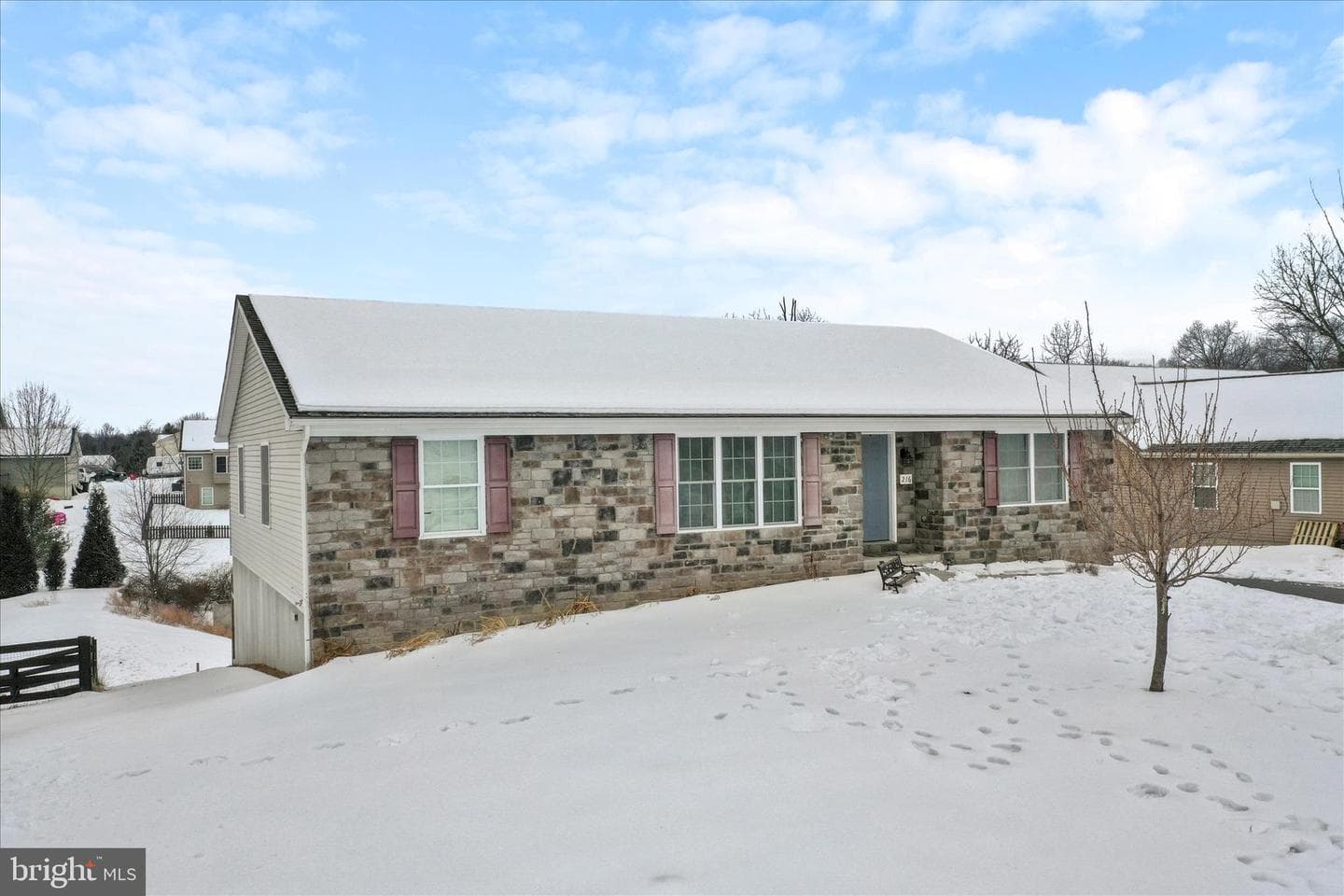 216 Paragon Drive photo 3