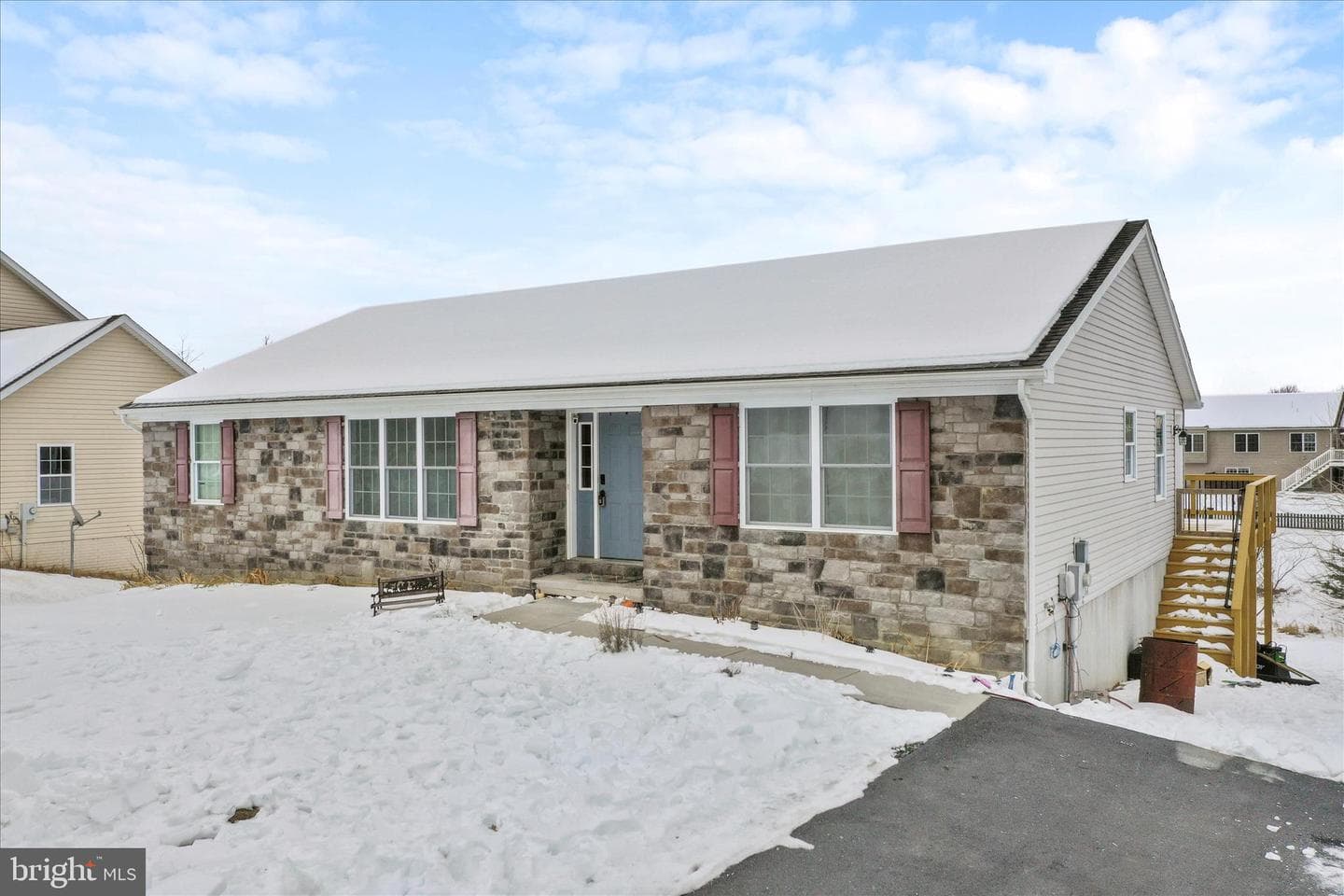 216 Paragon Drive photo 4