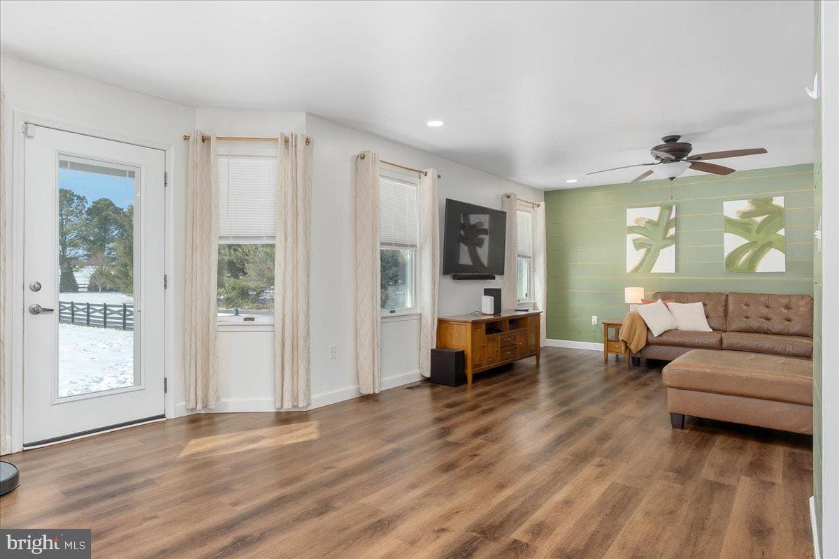 293 Quaint Swan Dale Drive photo 11