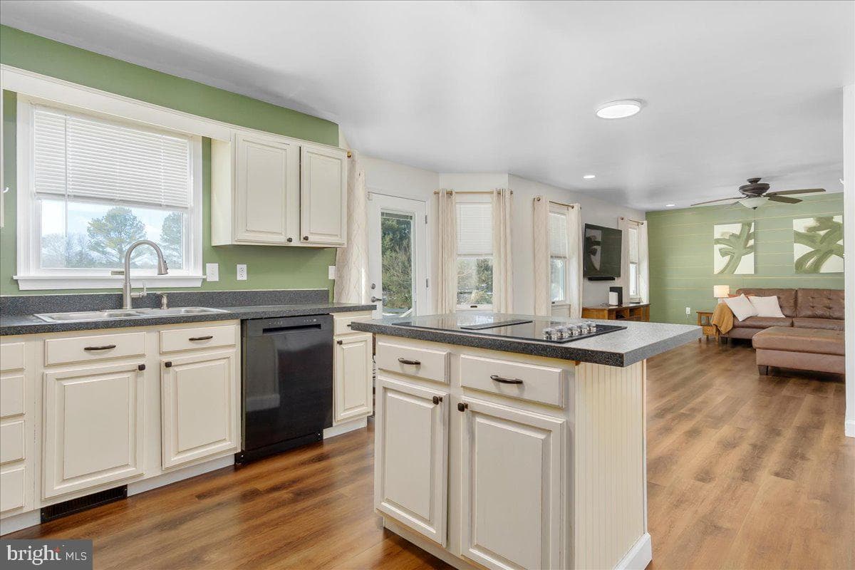 293 Quaint Swan Dale Drive photo 13