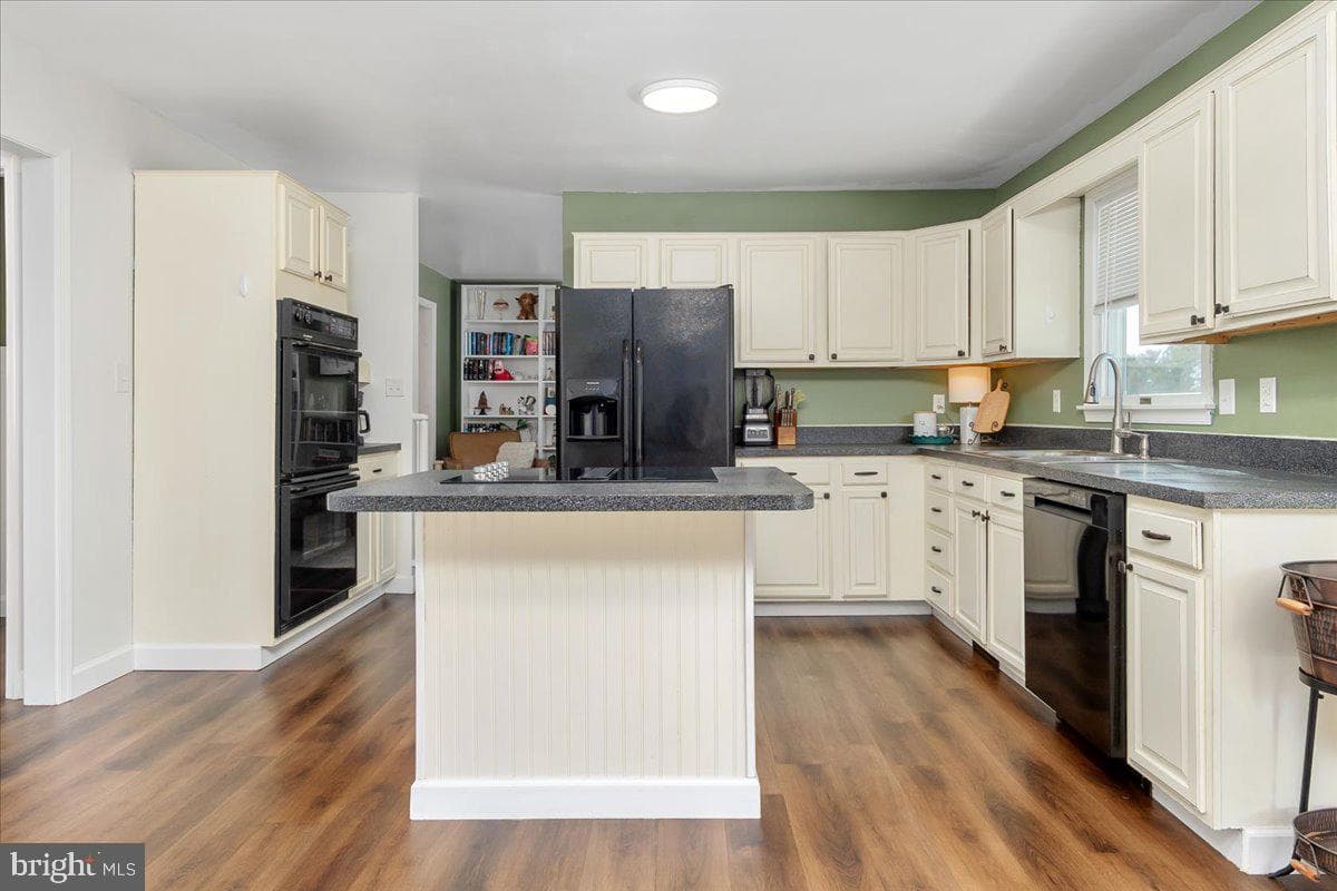 293 Quaint Swan Dale Drive photo 14