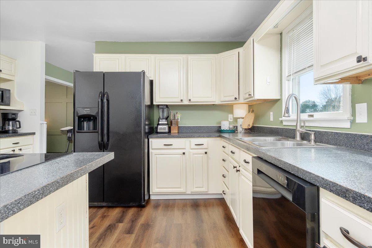 293 Quaint Swan Dale Drive photo 15