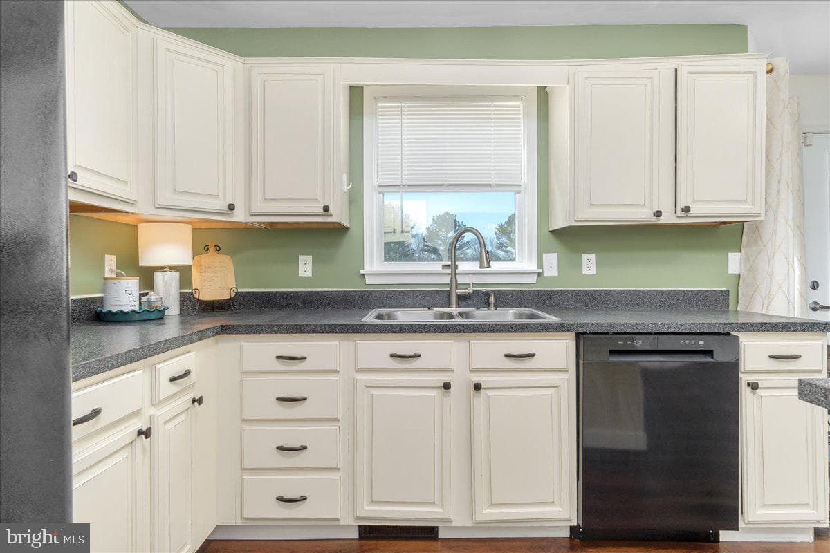 293 Quaint Swan Dale Drive photo 17