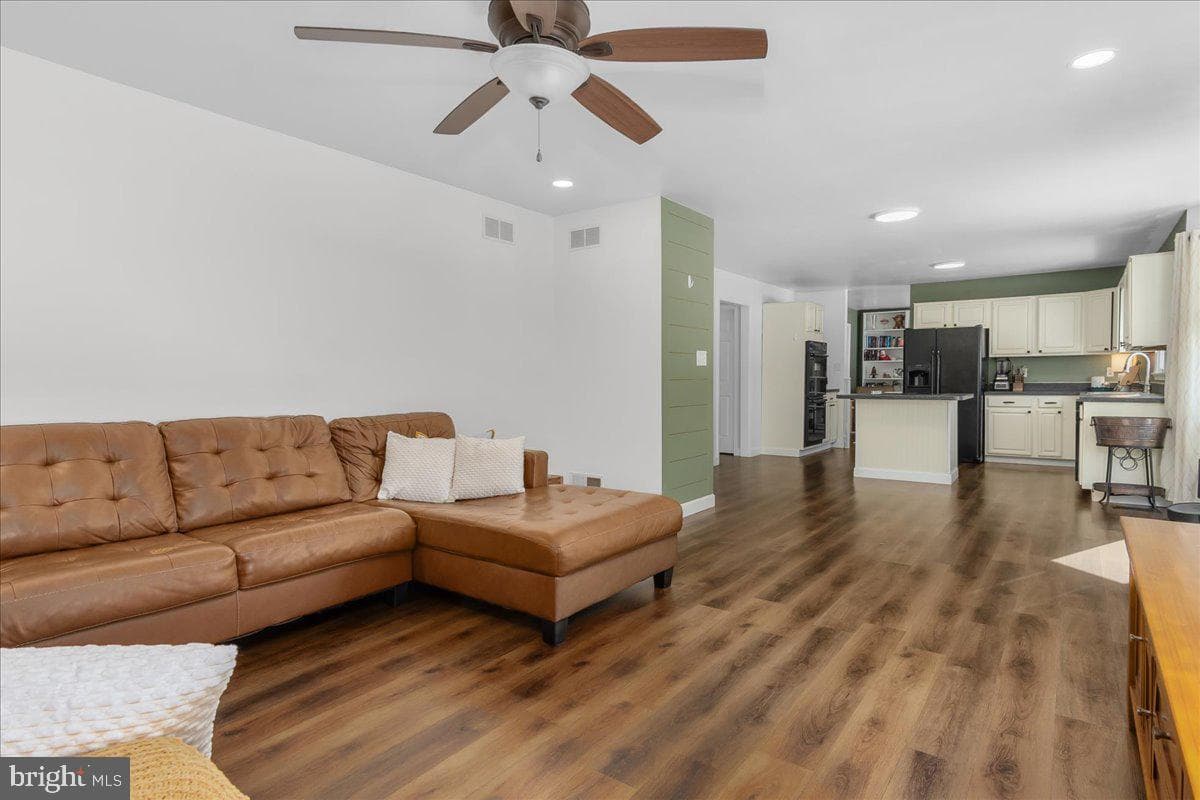 293 Quaint Swan Dale Drive photo 9
