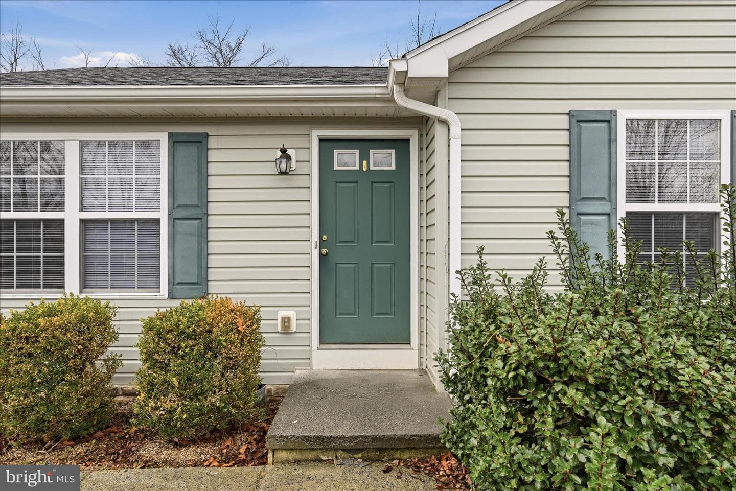 104 Basin Drive photo 2