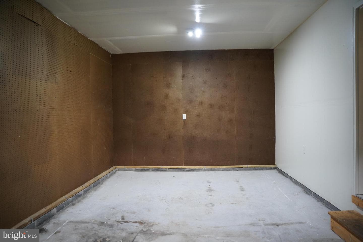 104 Basin Drive photo 26