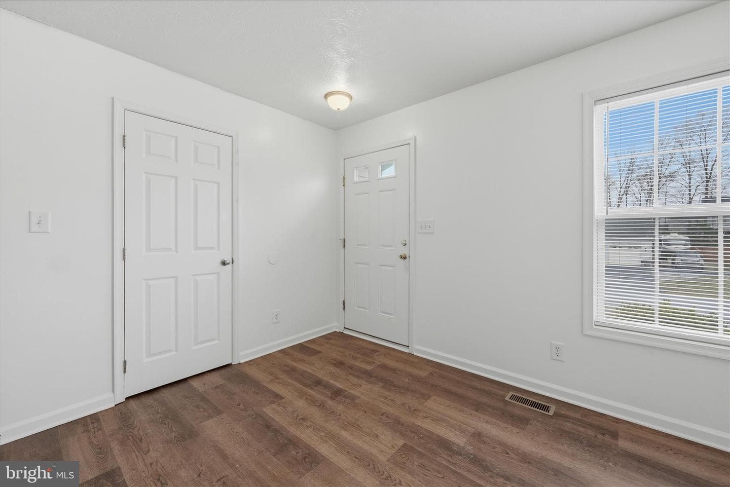 104 Basin Drive photo 3