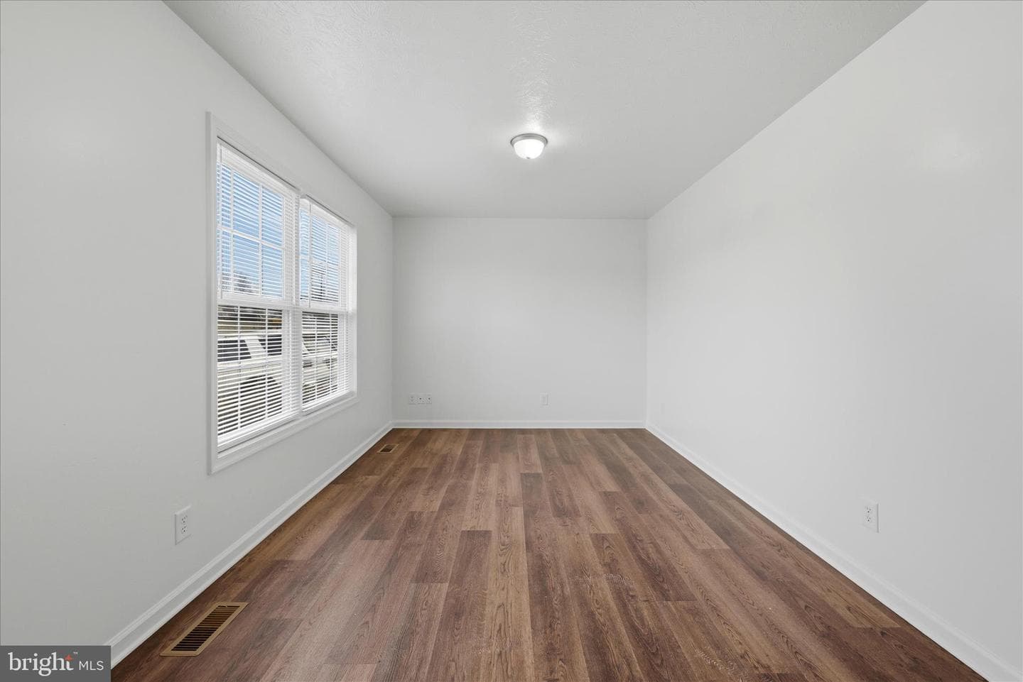 104 Basin Drive photo 5