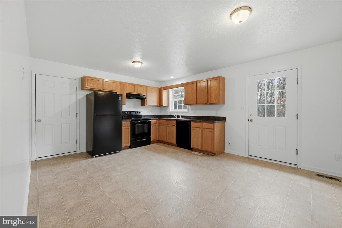 104 Basin Drive photo 7