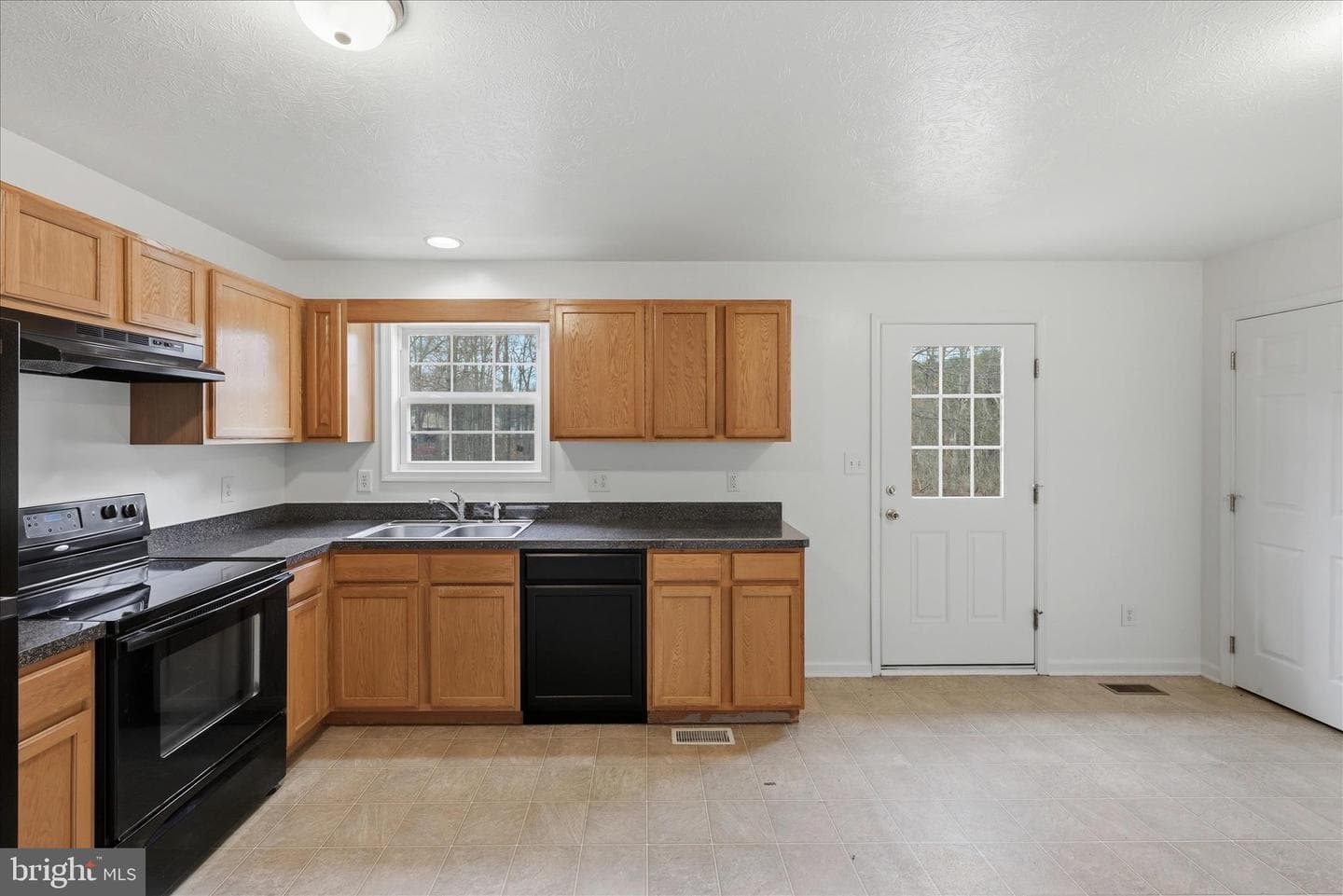 104 Basin Drive photo 8