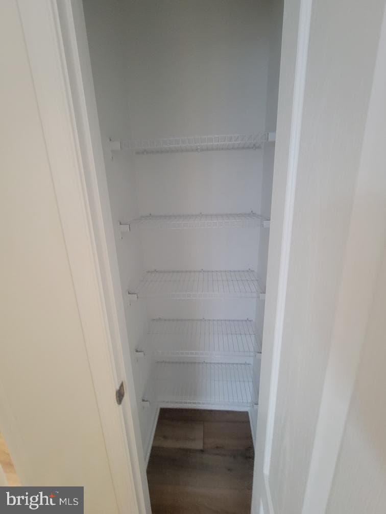 10 Colchester Court photo 4