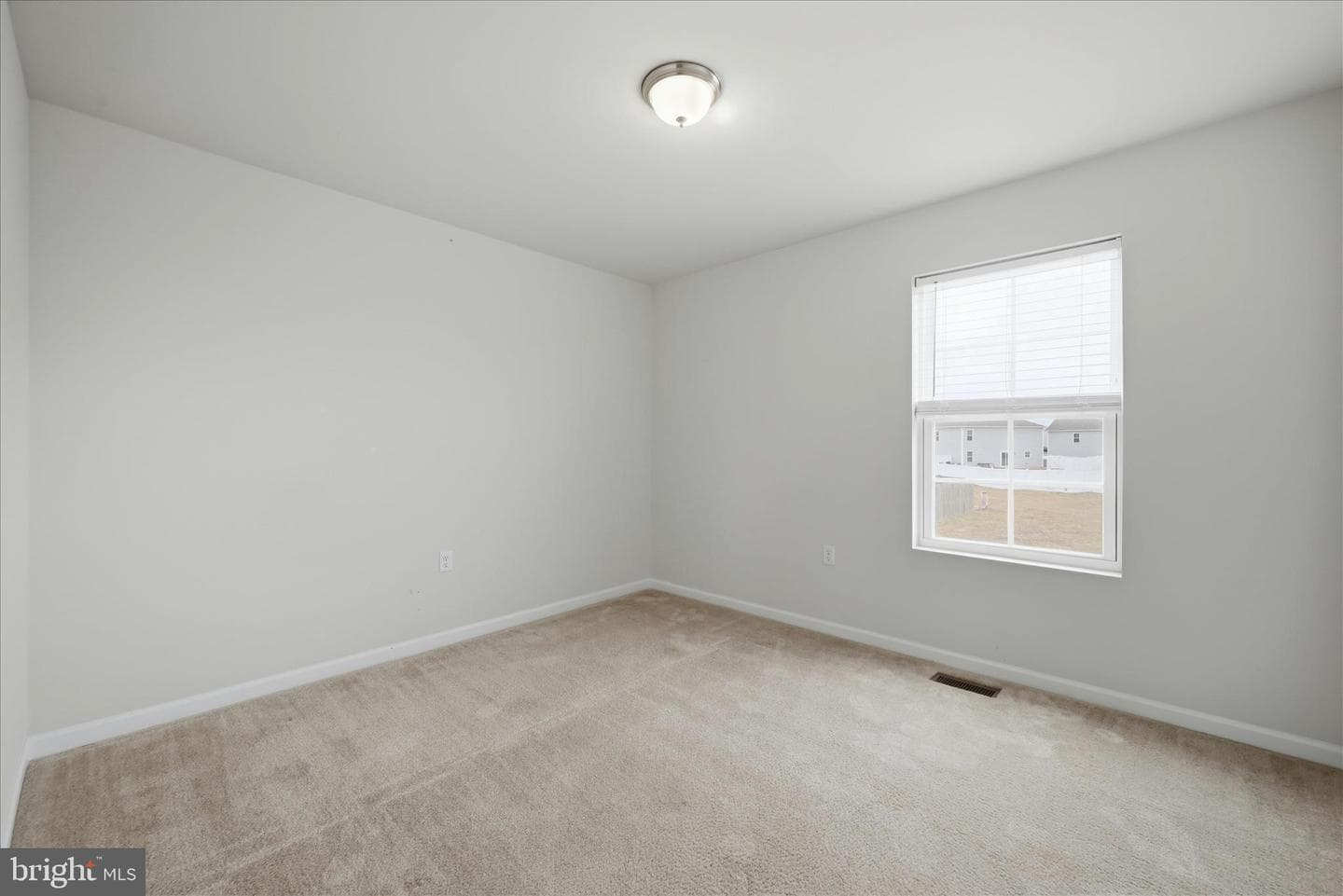 152 Eurasian Drive photo 33