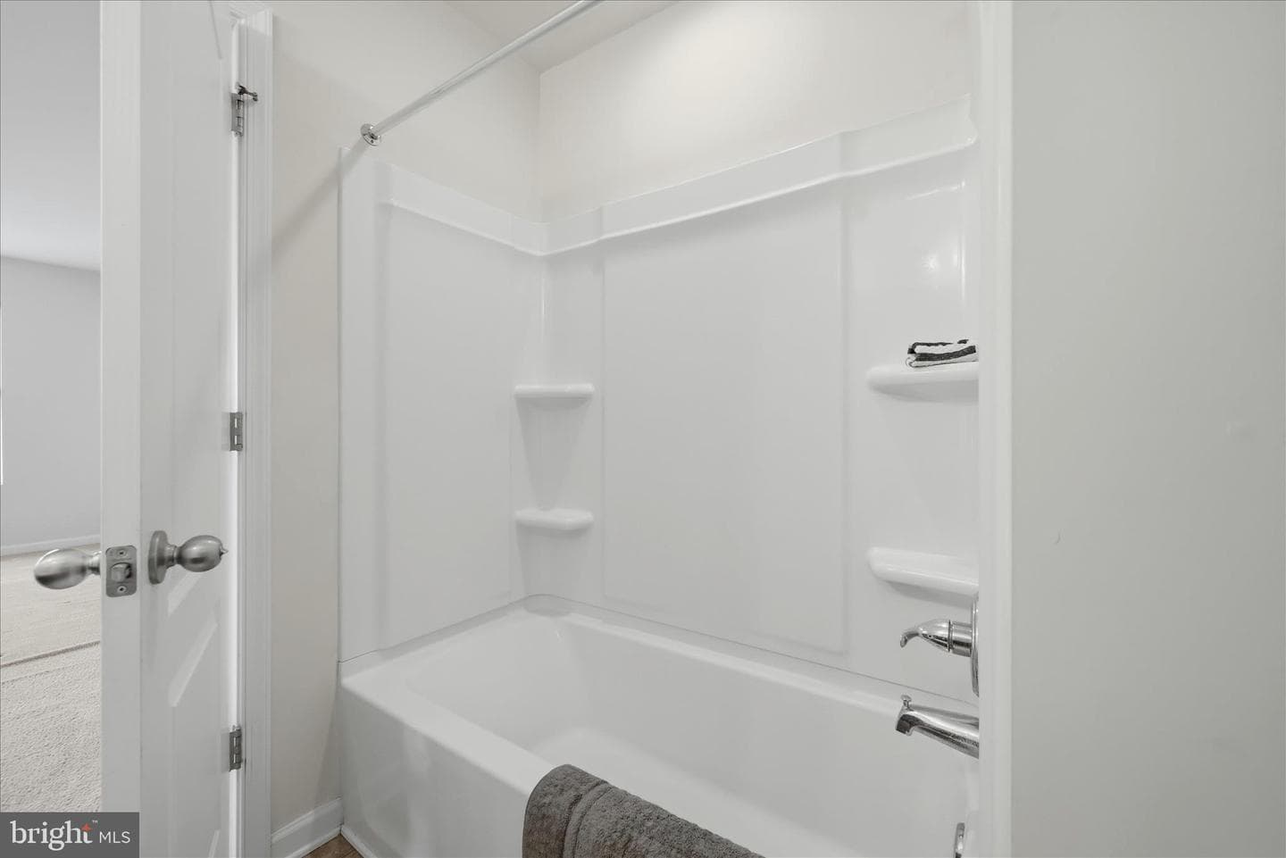 152 Eurasian Drive photo 40
