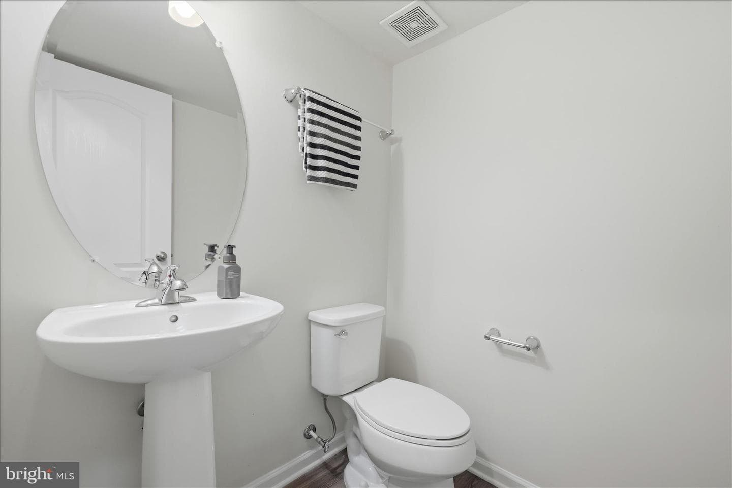 152 Eurasian Drive photo 91
