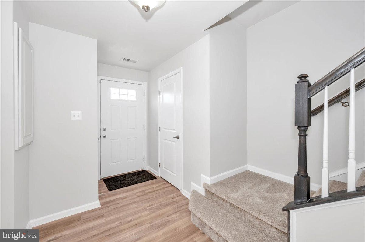 105 Montreal Way photo 3