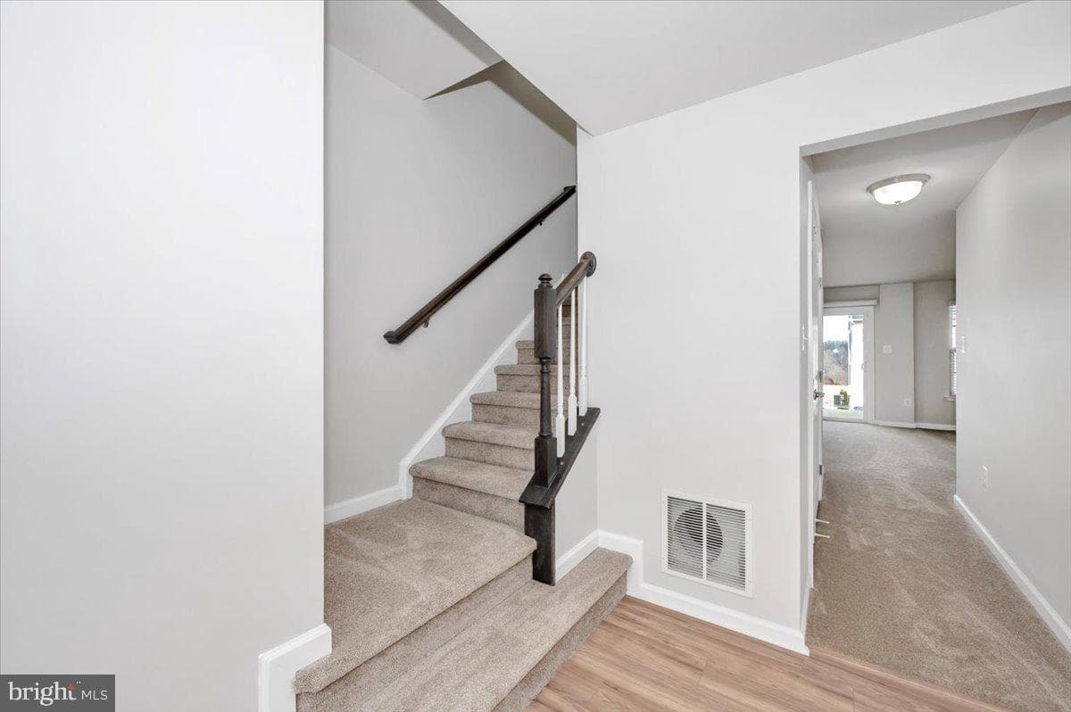 105 Montreal Way photo 4