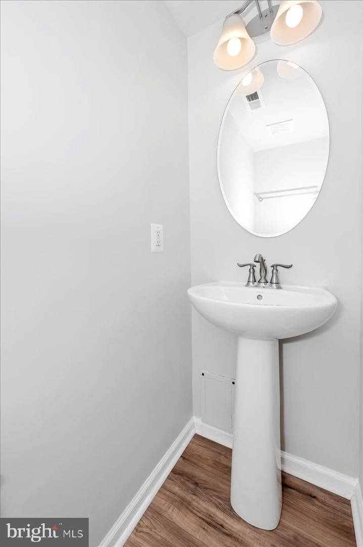 105 Montreal Way photo 9