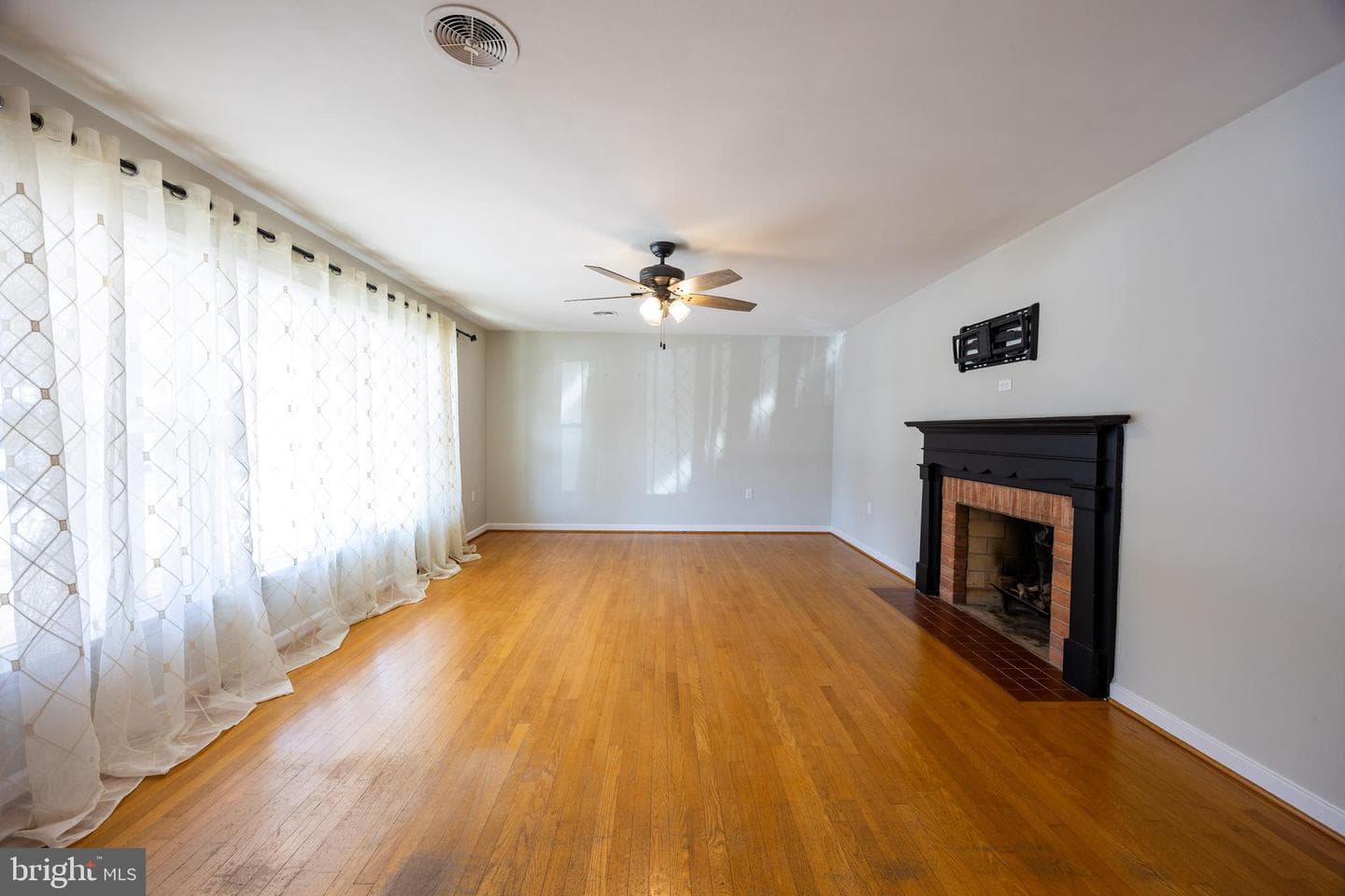 203 N Rosemont Avenue photo 28