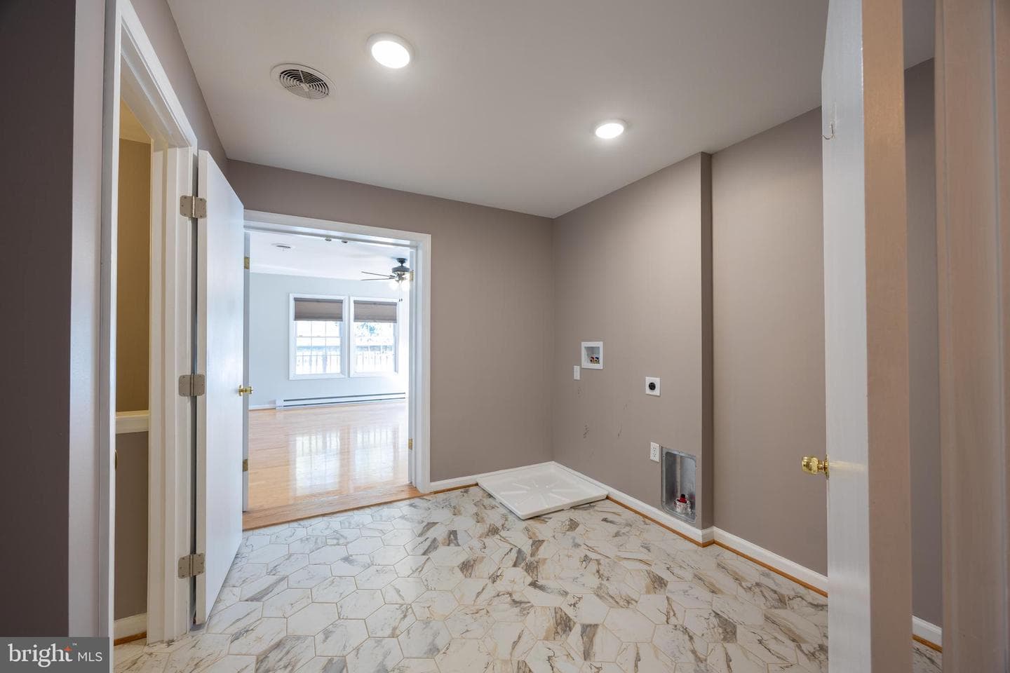 203 N Rosemont Avenue photo 36
