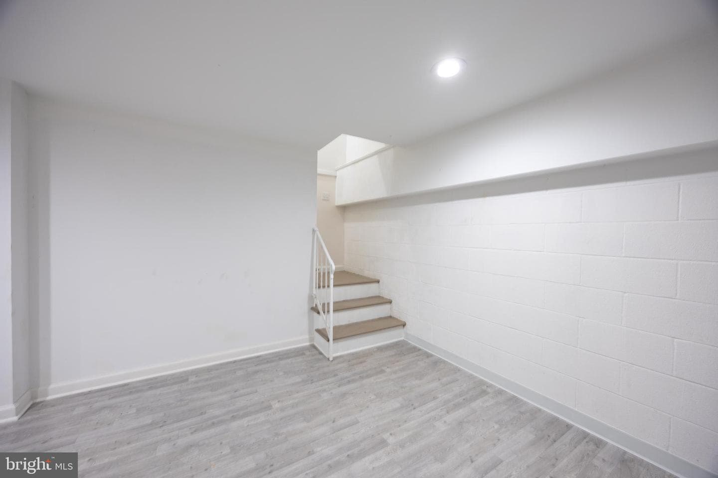 203 N Rosemont Avenue photo 68
