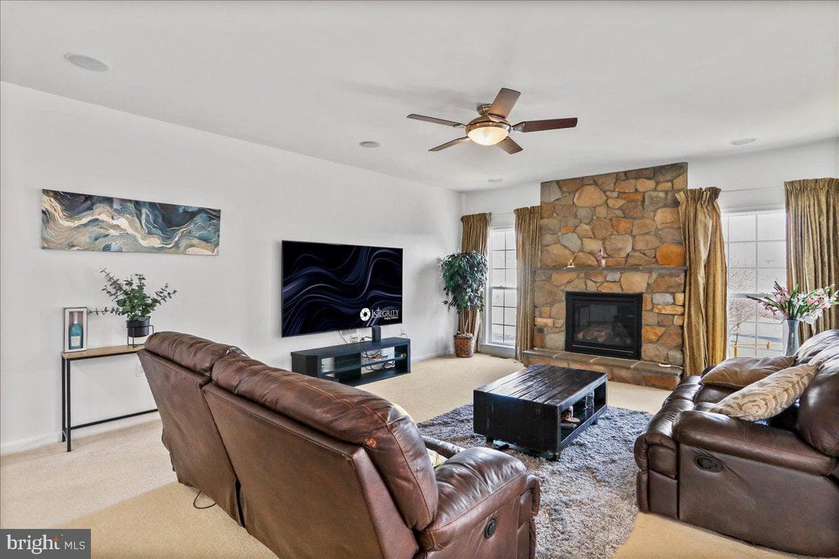 301 Fontana Circle photo 18
