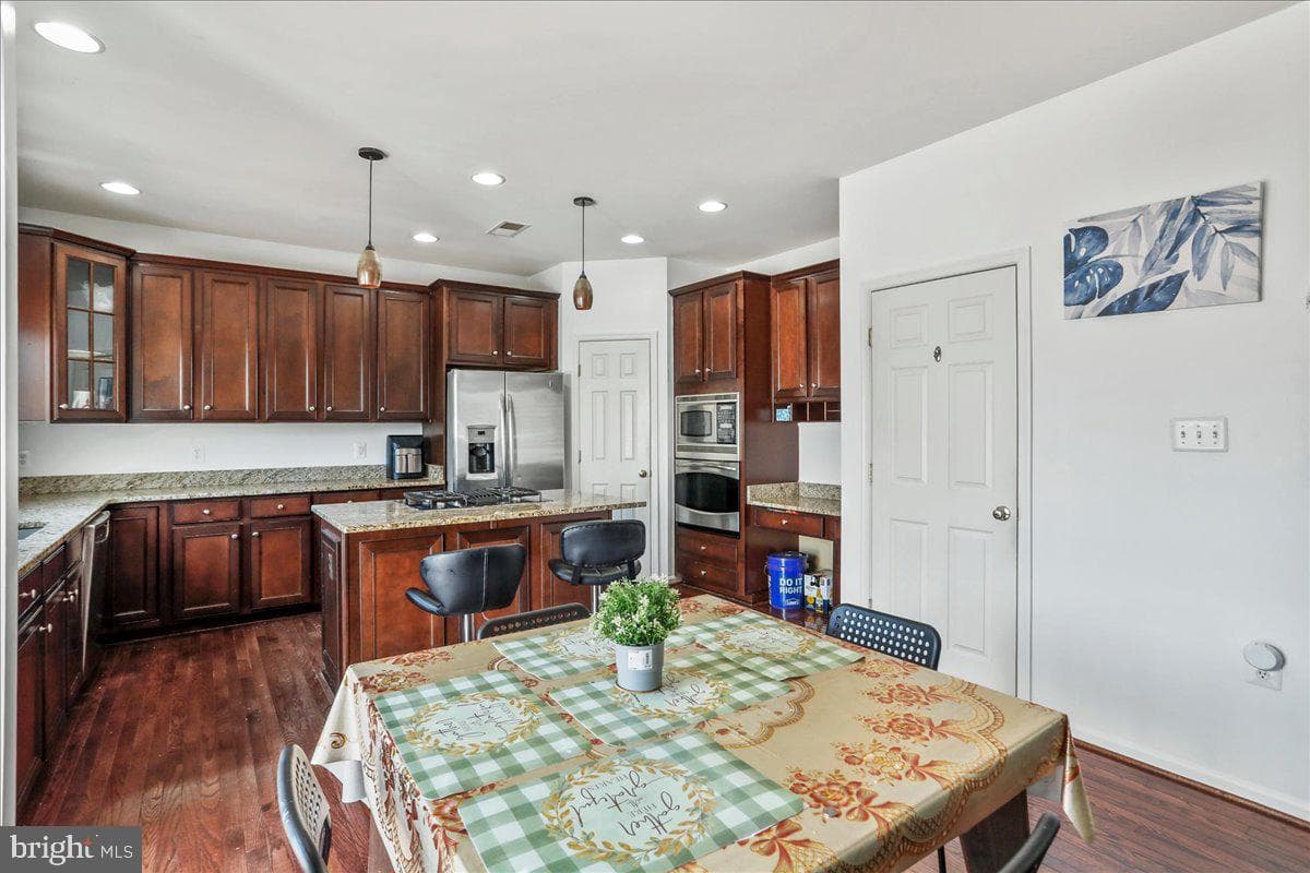 301 Fontana Circle photo 2