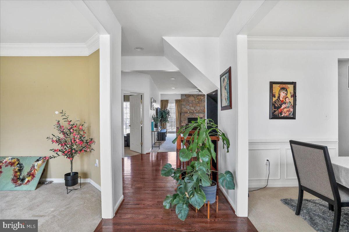 301 Fontana Circle photo 8