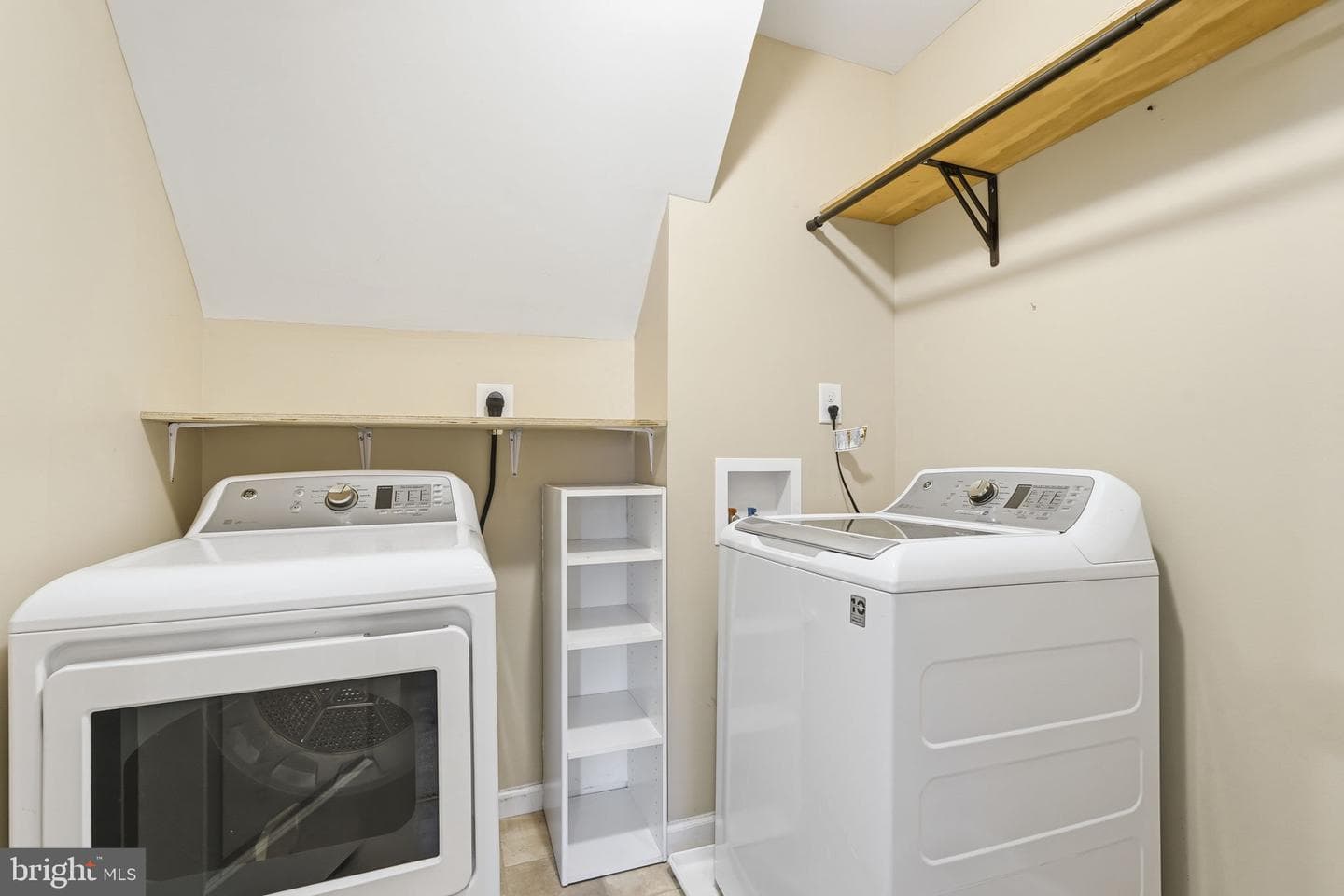 16 Azera Drive photo 30
