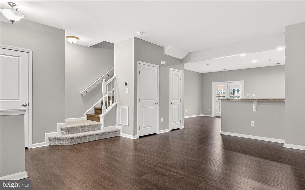 37 Erie Place photo 5